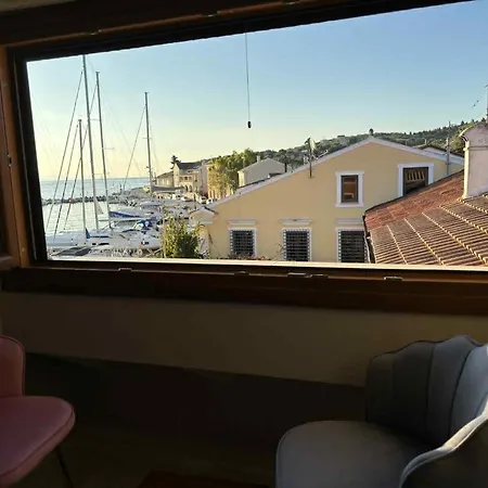 Апартаменты Marilu's Port Mansion House *